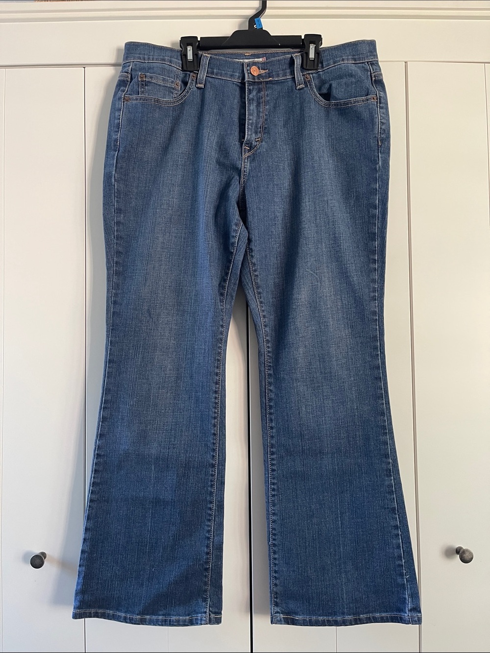 Levi's Women's Medium Blue Bootcut Jeans. NWT